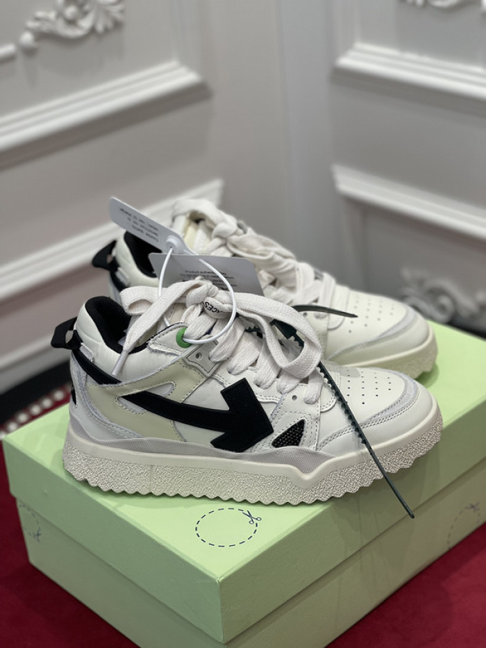 OFF-WHITE SNEAKER