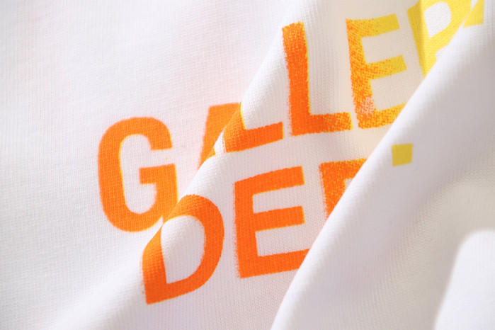 GA11ERY DEPT. T-SHIRT 24042329