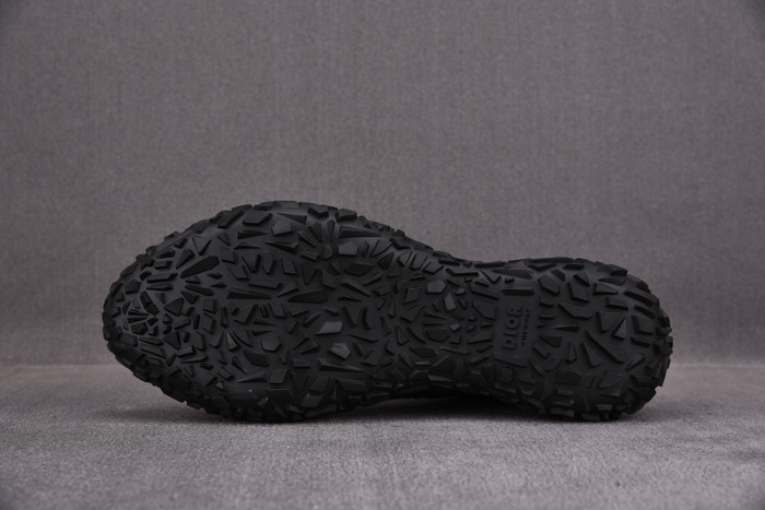 DR B28 Sneakers