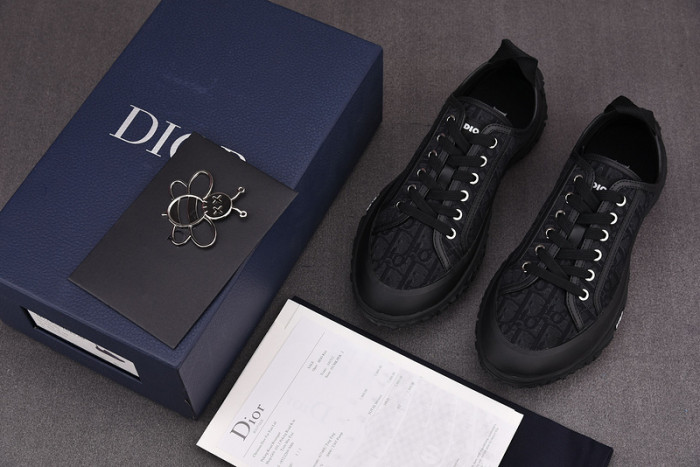 DR B28 Sneakers
