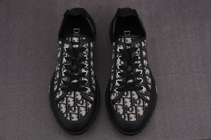 DR B28 Sneakers