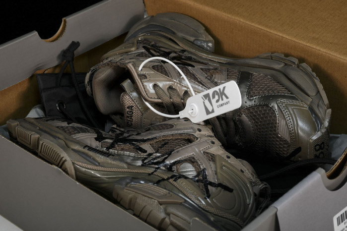 BLCG RUNNER SNEAKER 677402 W3RBQ 2010