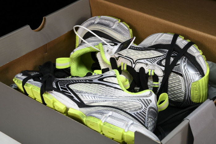 BLCG 3XL SNEAKER 734731 W3XL6 9031