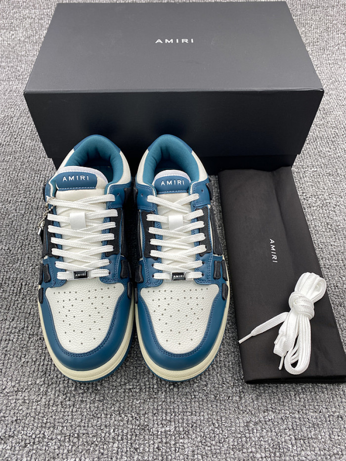 AR1M1 Low-Top Sneaker