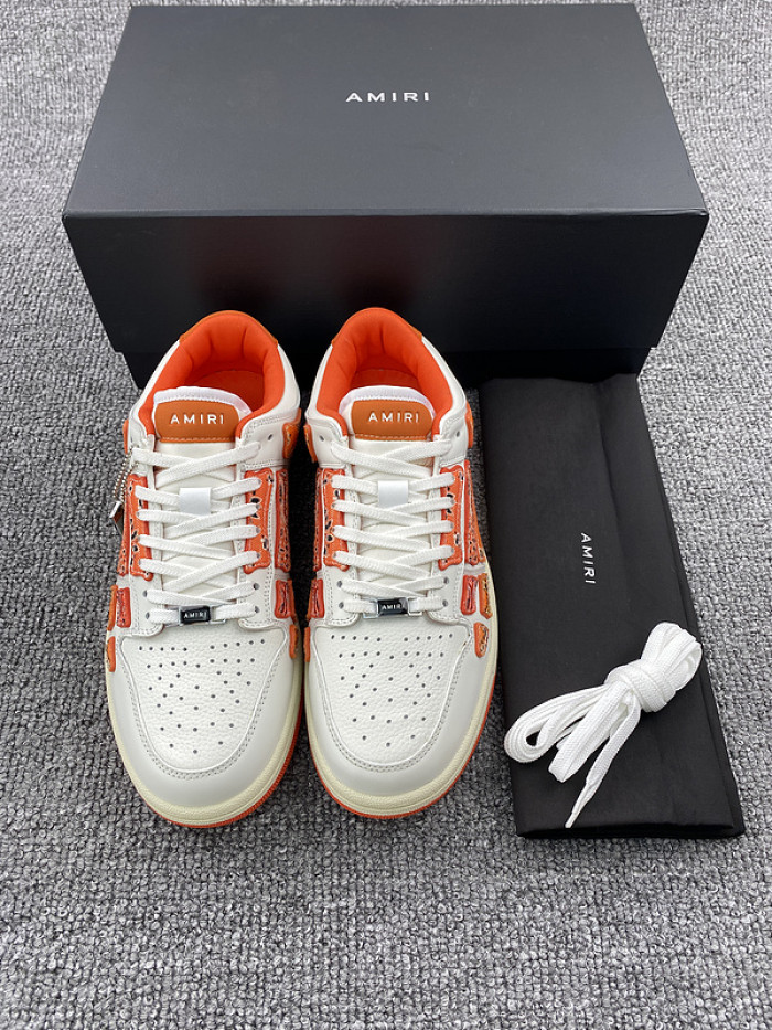 AR1M1 Low-Top Sneaker