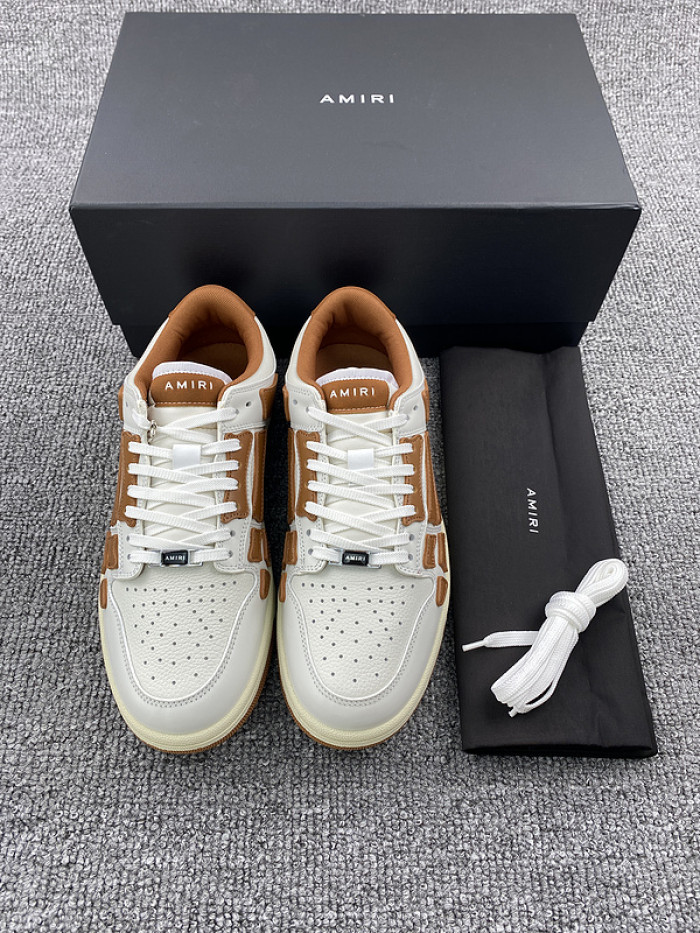 AR1M1 Low-Top Sneaker