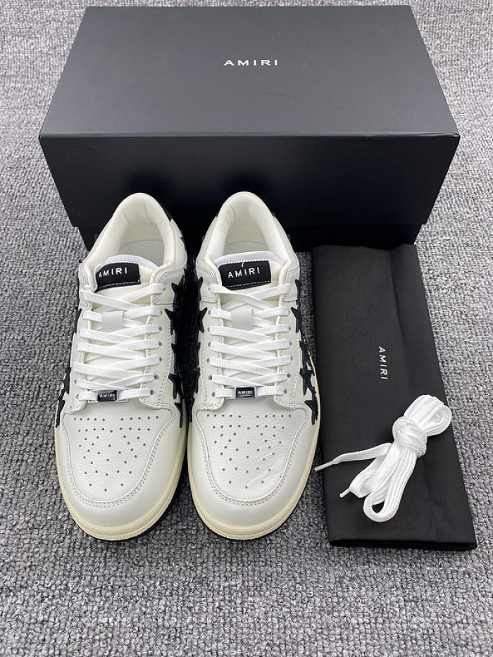 AR1M1 Low-Top Sneaker