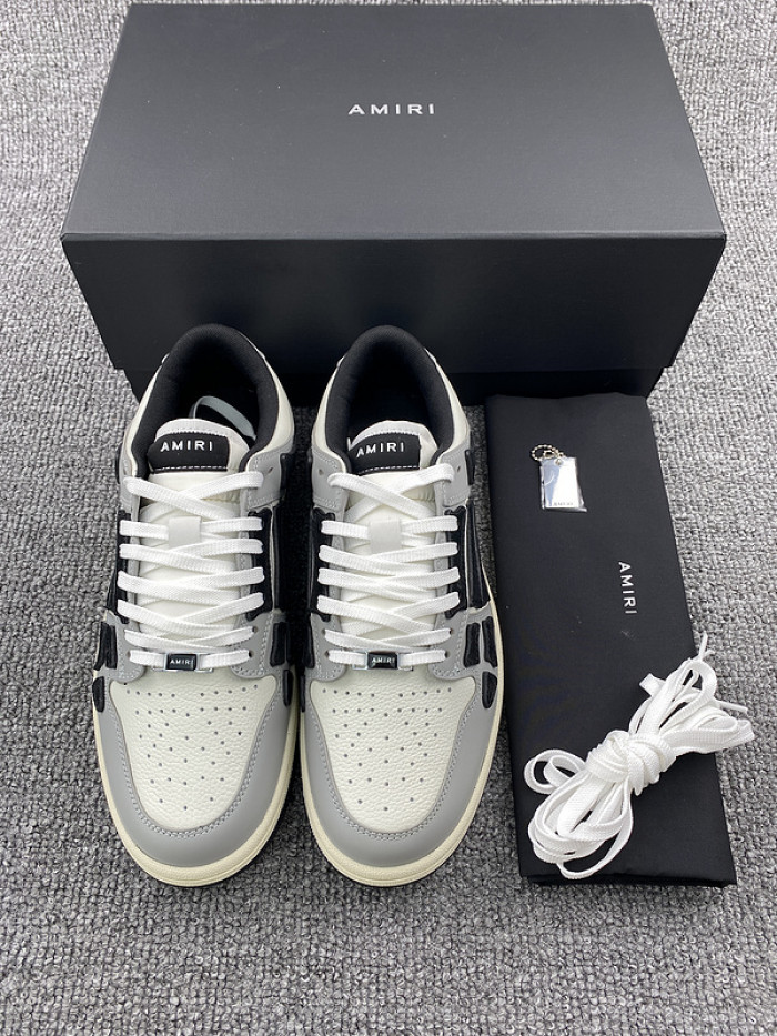 AR1M1 Low-Top Sneaker