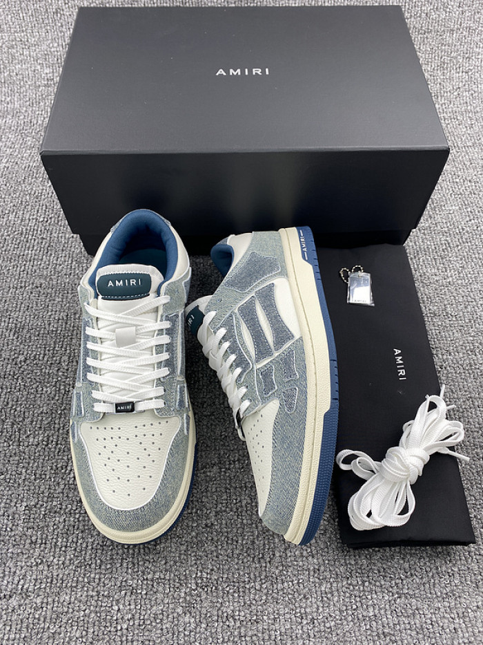 AR1M1 Low-Top Sneaker