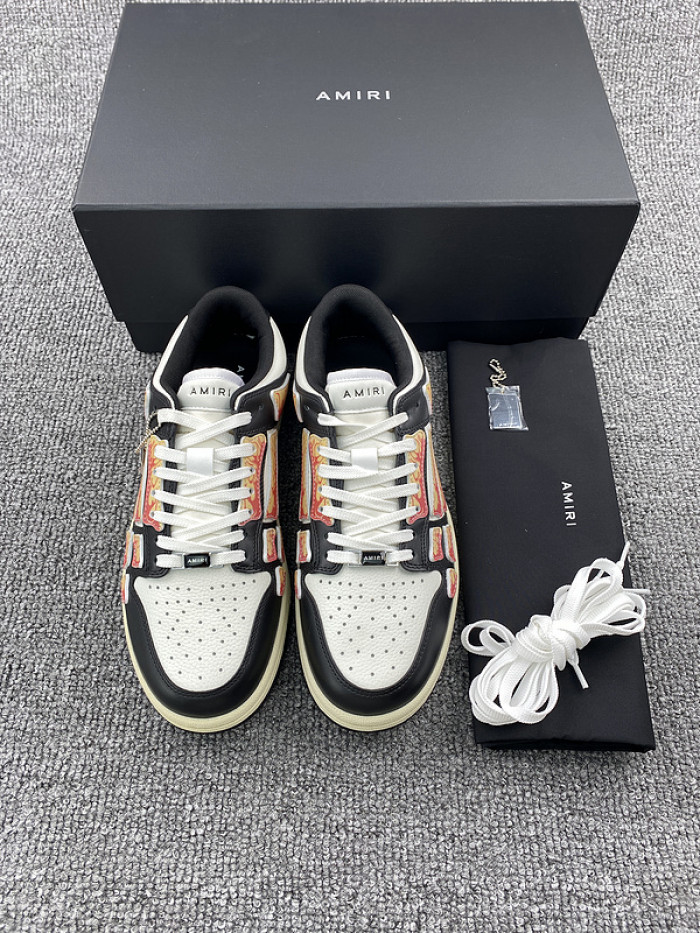 AR1M1 Low-Top Sneaker