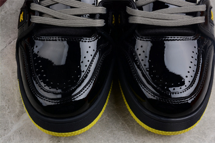 LV TRAINER SNEAKER LOW