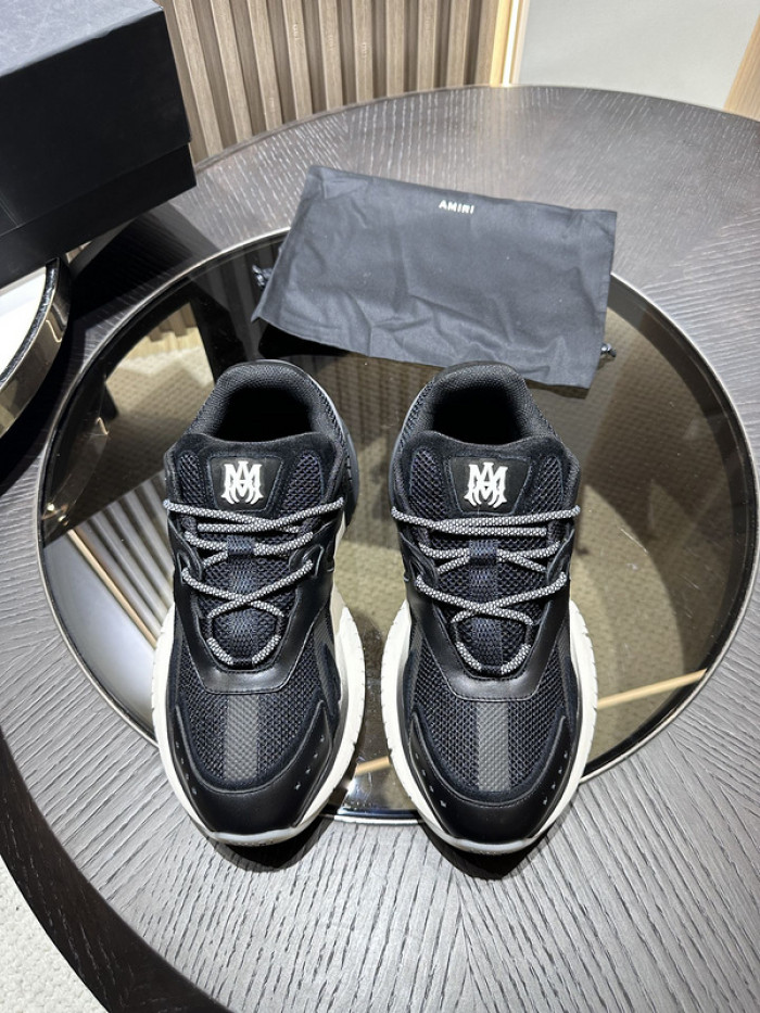 AR1M1 Low-Top Sneaker
