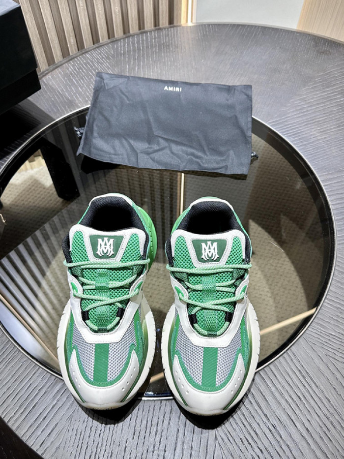 AR1M1 Low-Top Sneaker