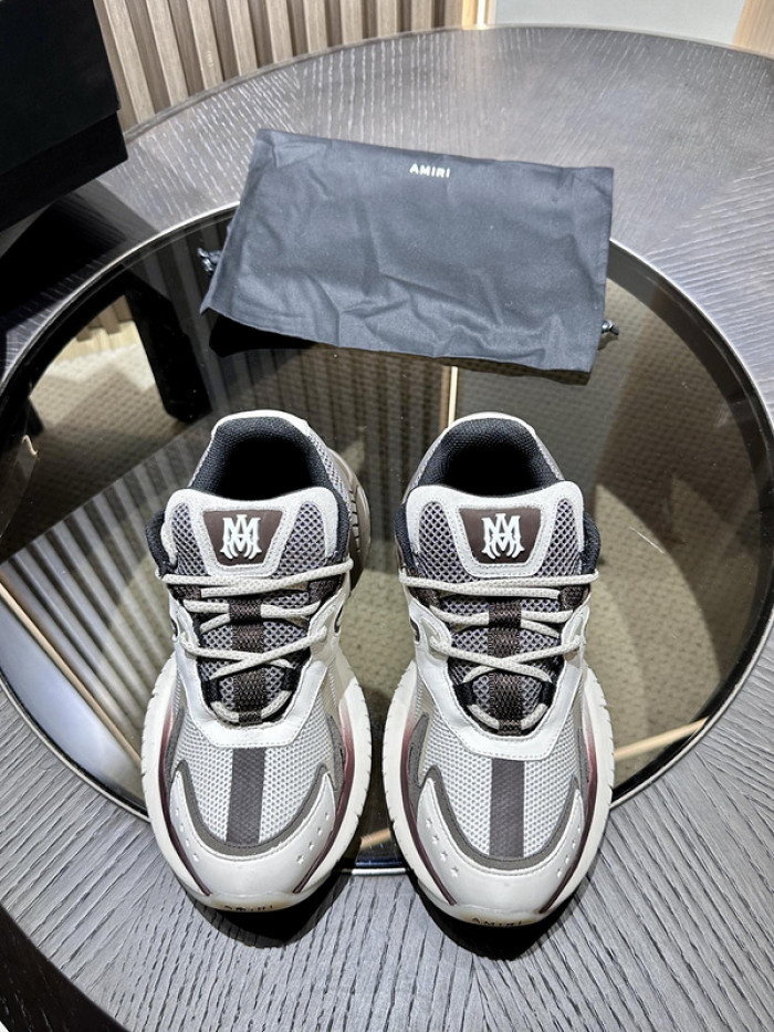 AR1M1 Low-Top Sneaker