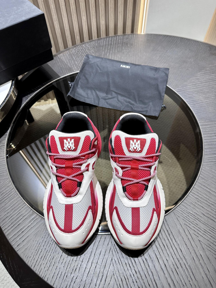 AR1M1 Low-Top Sneaker