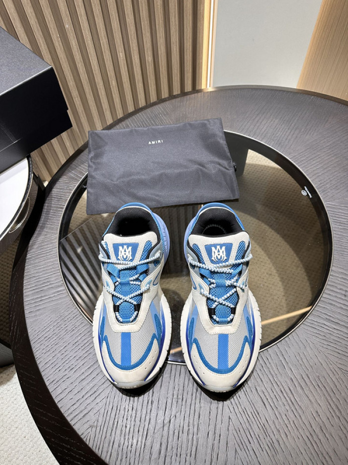 AR1M1 Low-Top Sneaker