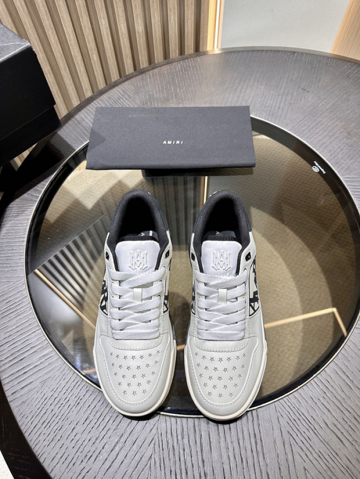 AR1M1 Low-Top Sneaker