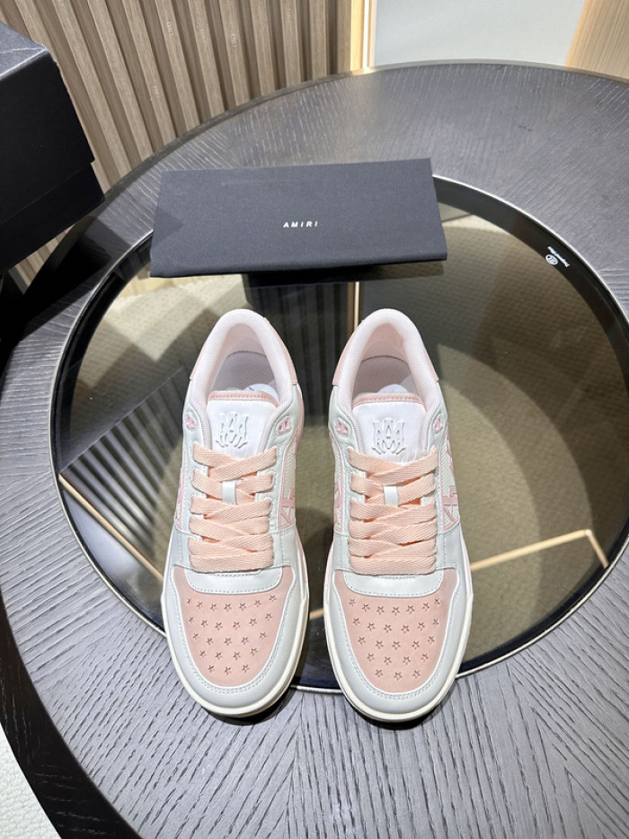 AR1M1 Low-Top Sneaker