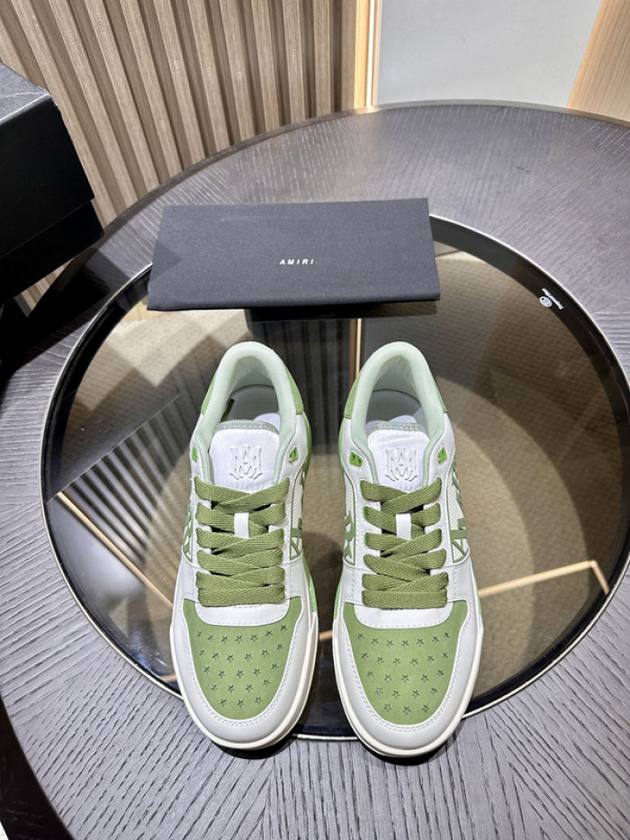 AR1M1 Low-Top Sneaker