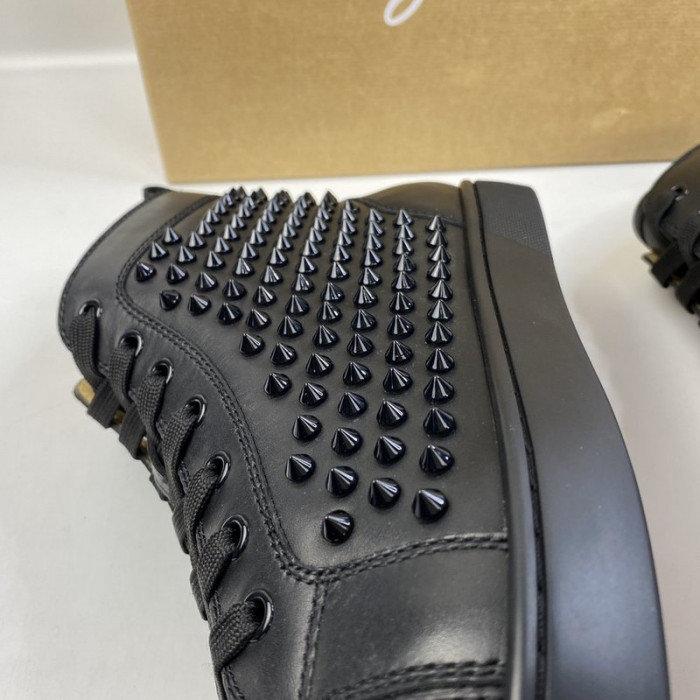 CLBSNEAKER