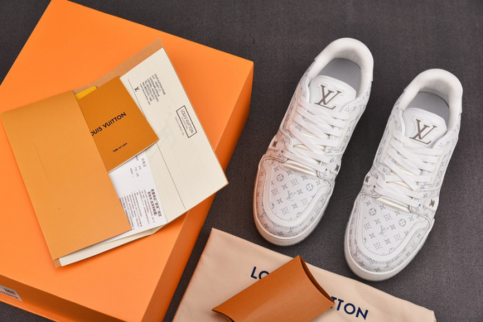 LV TRAINER SNEAKER LOW
