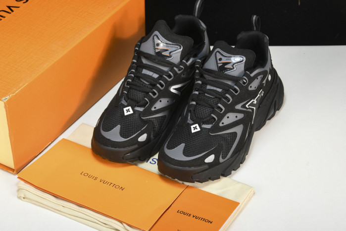 LV RUNNER TATIC SNEAKER 1A9UNT