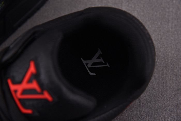 LV TRAINER SNEAKER