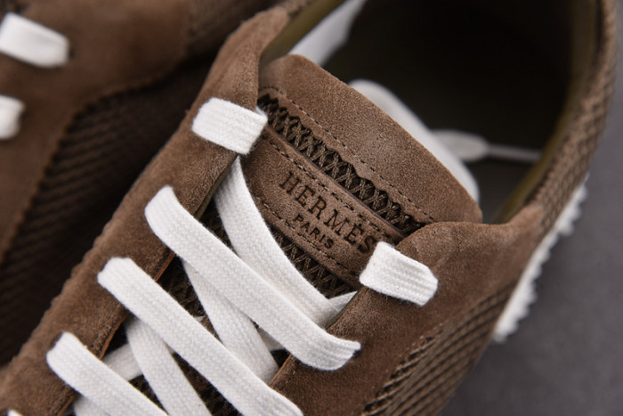 H**mes bouncing sneaker