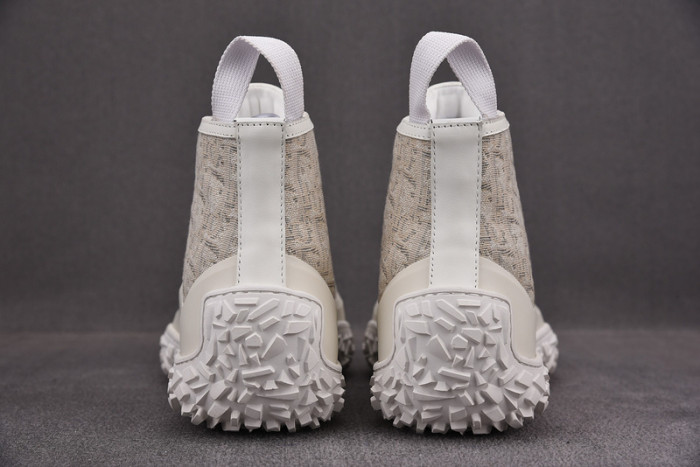 DR B28 Sneakers