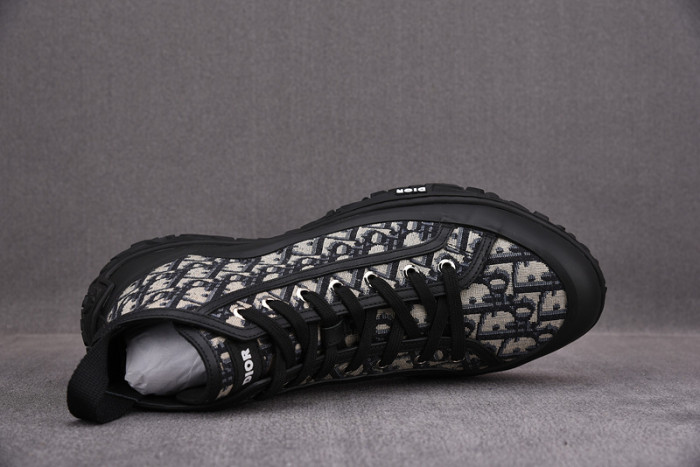 DR B28 Sneakers