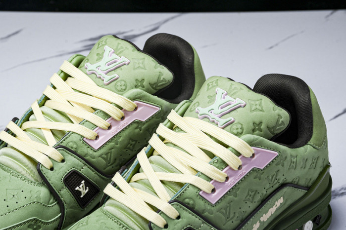 LV TRAINER SNEAKER 24051005