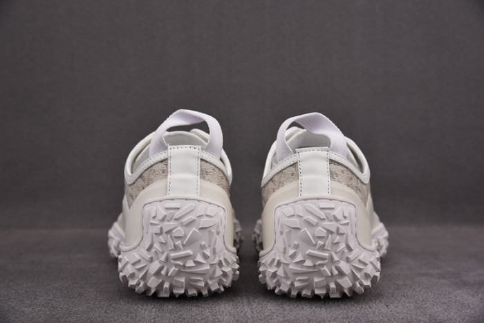 DR B28 Sneakers