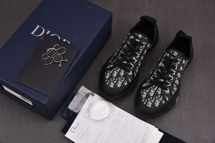 DR B28 Sneakers