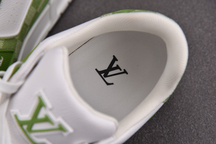LV TRAINER SNEAKER 24062703