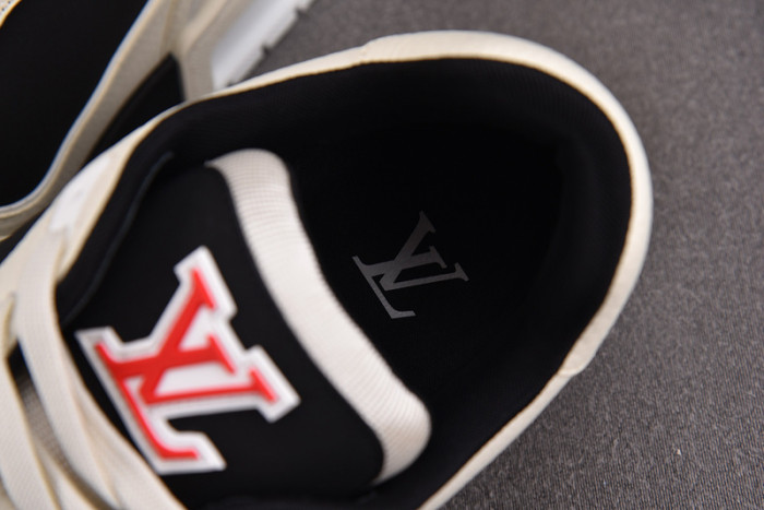LV TRAINER SNEAKER 24072204