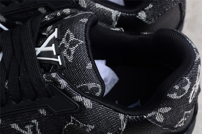 LV TRAINER SNEAKER LOW