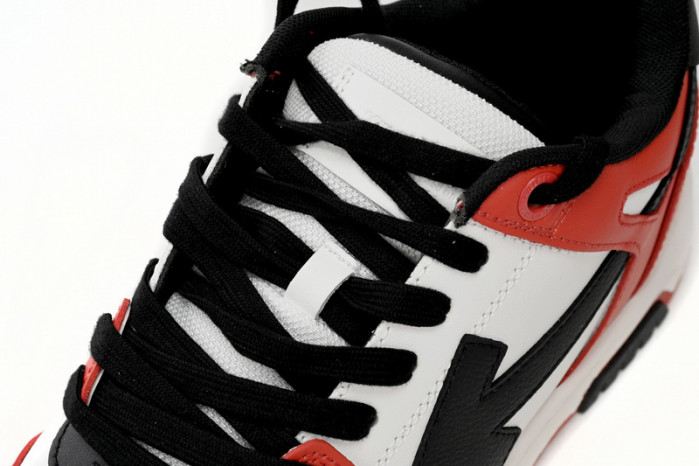 OFF-WHITE SNEAKER