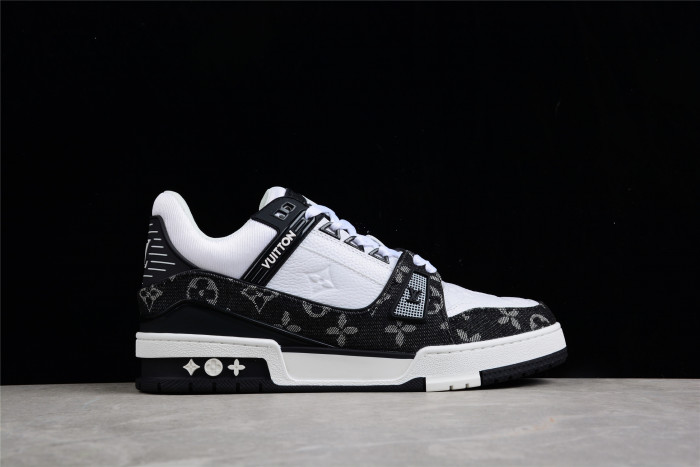 LV TRAINER SNEAKER LOW