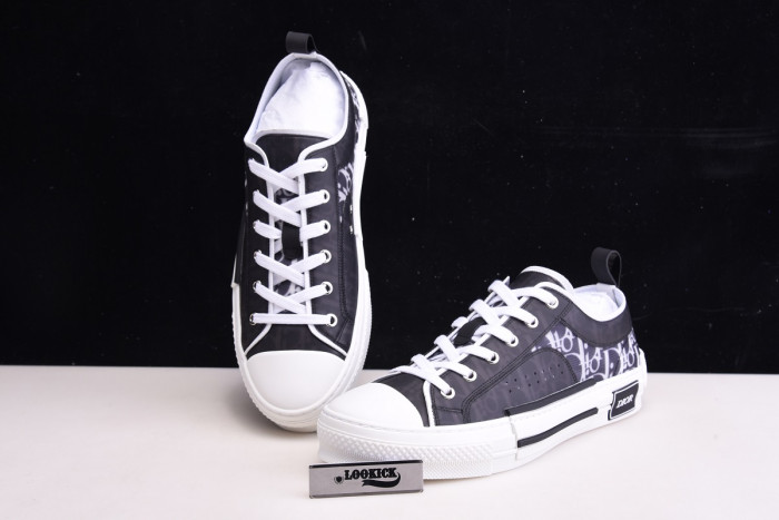 DR B23 Low Top Oblique Sneaker Black & White
