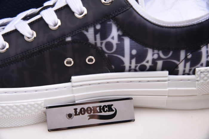 DR B23 Low Top Oblique Sneaker Black & White