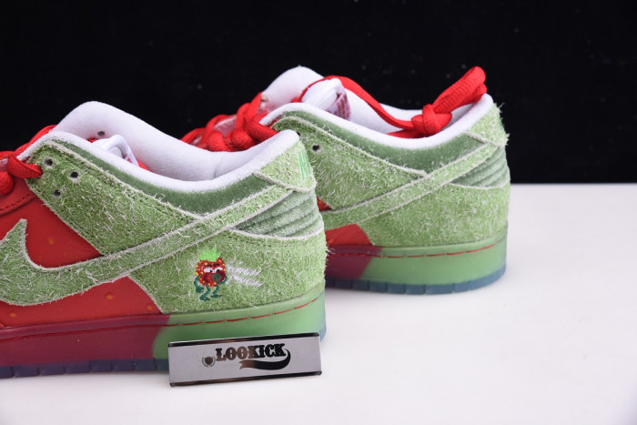 Nike SB Dunk Low Strawberry Cough CW7093-601