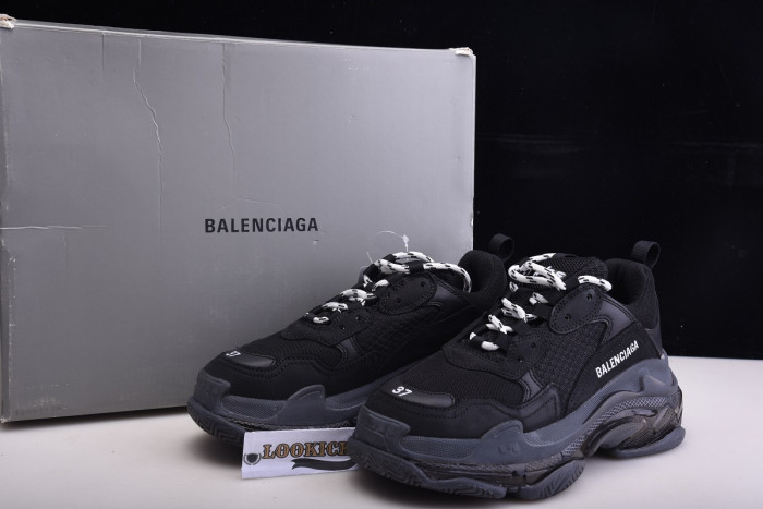 BLCG Wmns Triple S Trainer 