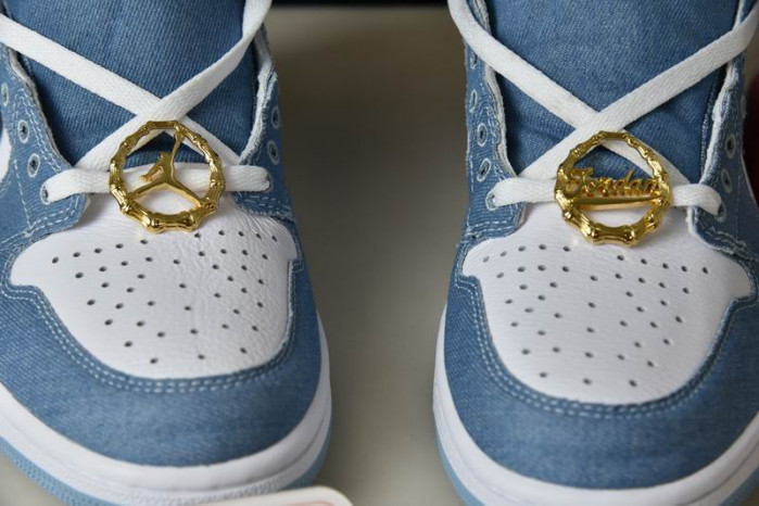 Air Jordan 1 High OG WMNS “Denim” DM9036-104