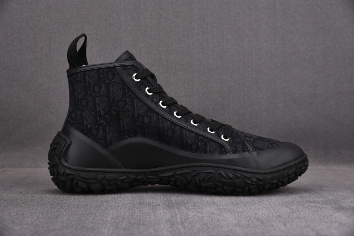 DR B28 Sneakers