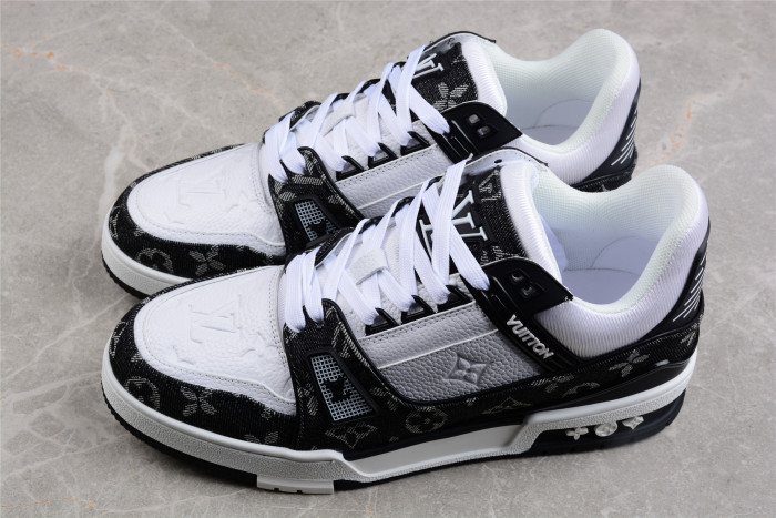LV TRAINER SNEAKER LOW