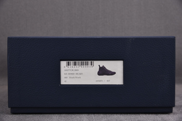 DR B28 Sneakers