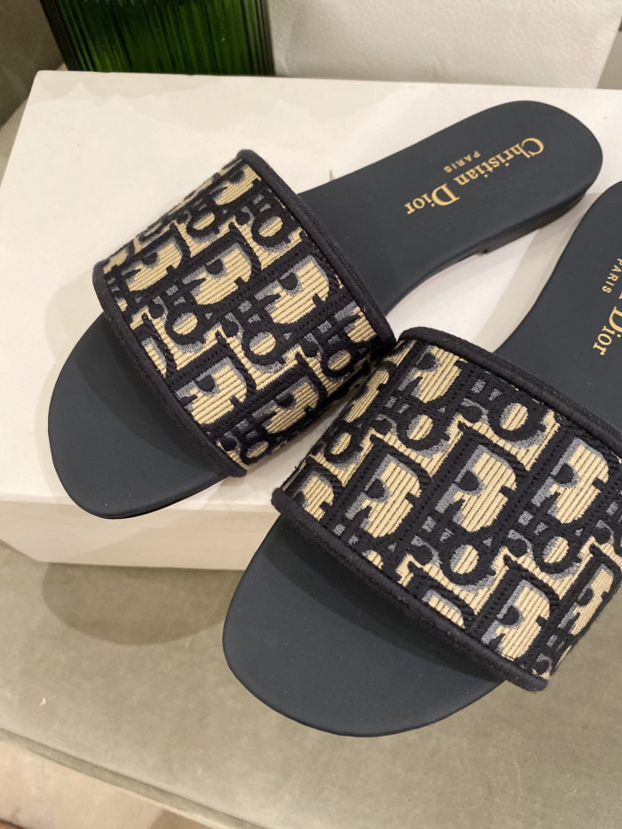DR SLIPPERS