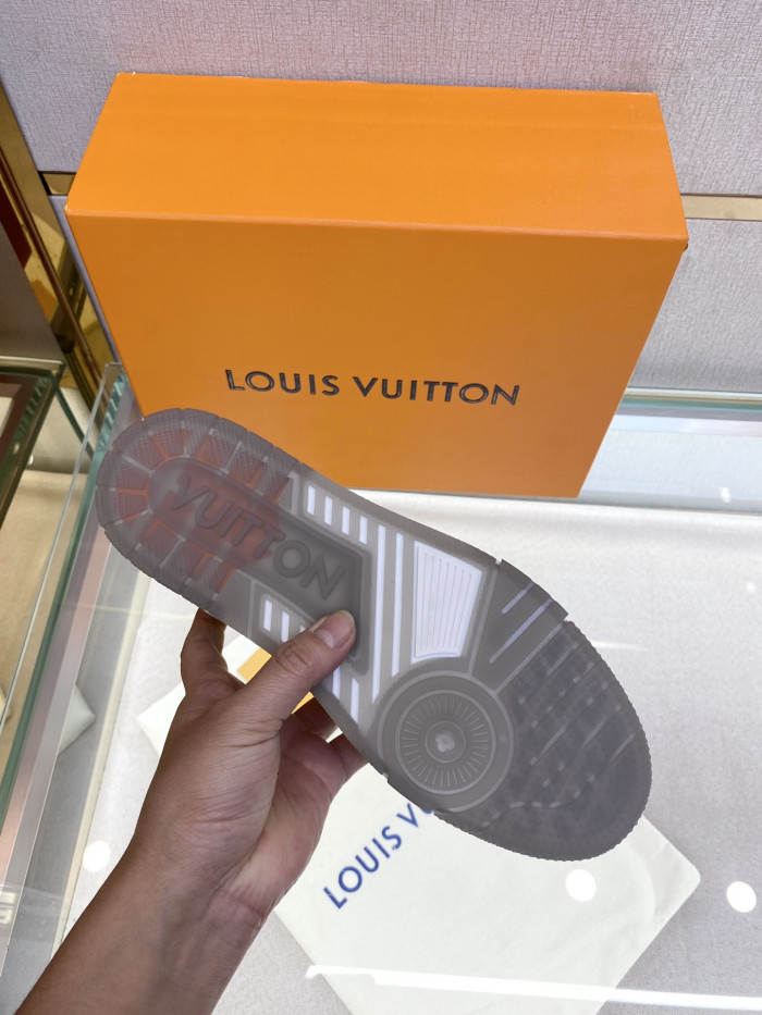 LV TRAINER SNEAKER LOW