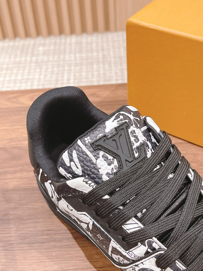 LV TRAINER SNEAKER