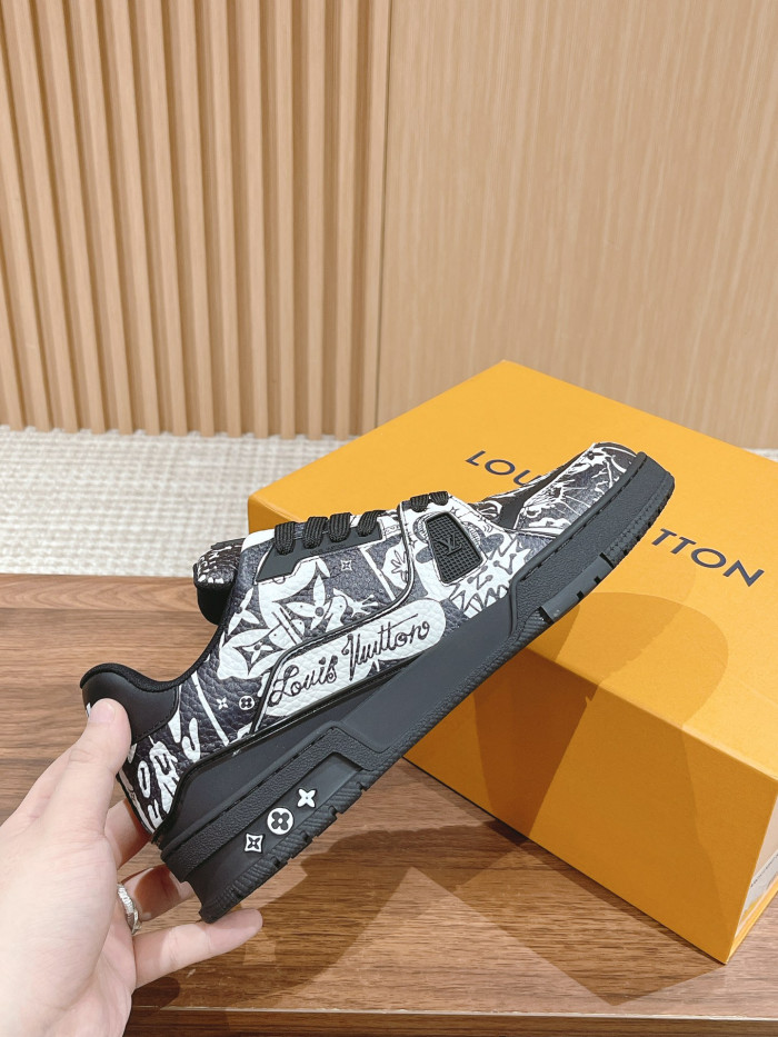 LV TRAINER SNEAKER